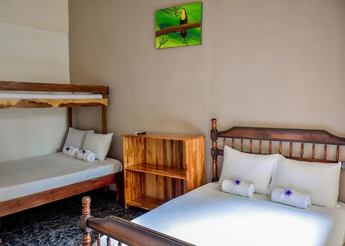 Hotel Cabinas Alegre 4*